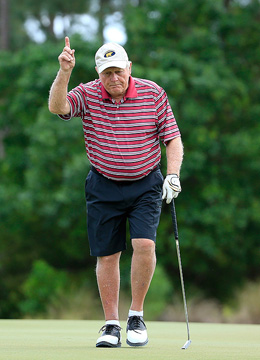 PALM BEACH GARDENS, FL - MARCH 07:  Jack Nicklaus of the United States holes a birdie putt on the 15th hole during the Els for Autism Pro-am at the Old Palm Golf Club on March 7, 2016 in Palm Beach Gardens, Florida.  (Photo by David Cannon/Getty Images)
